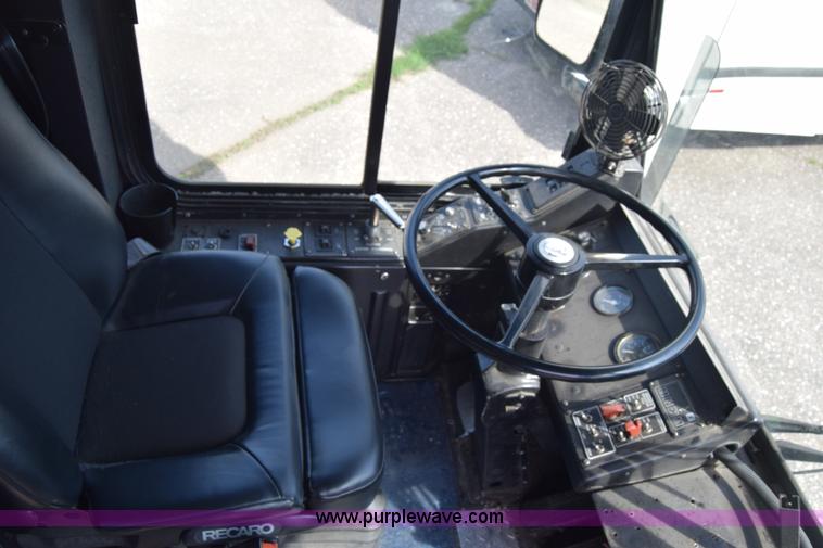 image for item K8604 2002 Gillig C20B096N4 city transit bus