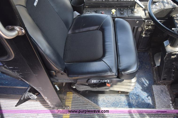 image for item K8604 2002 Gillig C20B096N4 city transit bus