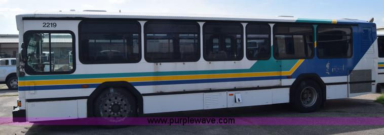 image for item K8605 2002 Gillig C20B096N4 city transit bus
