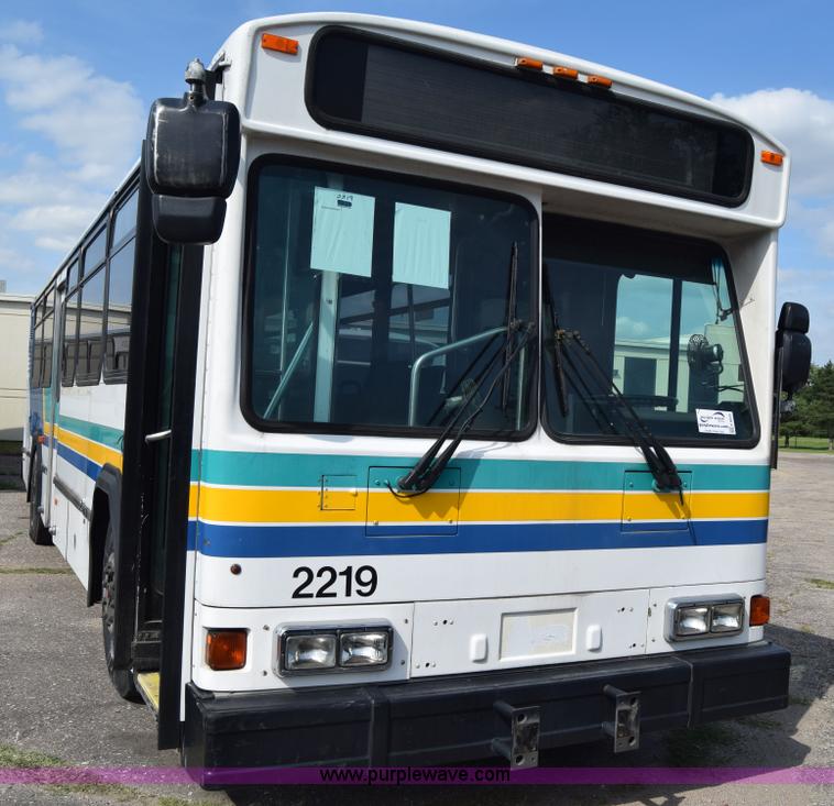 image for item K8605 2002 Gillig C20B096N4 city transit bus