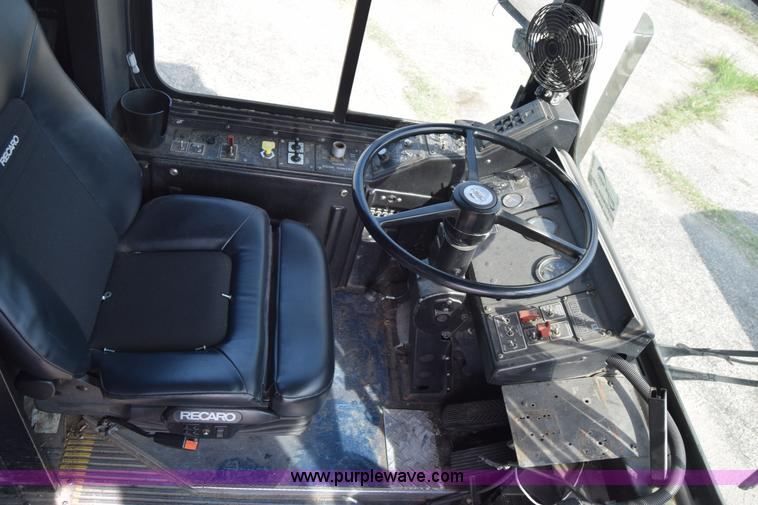 image for item K8605 2002 Gillig C20B096N4 city transit bus