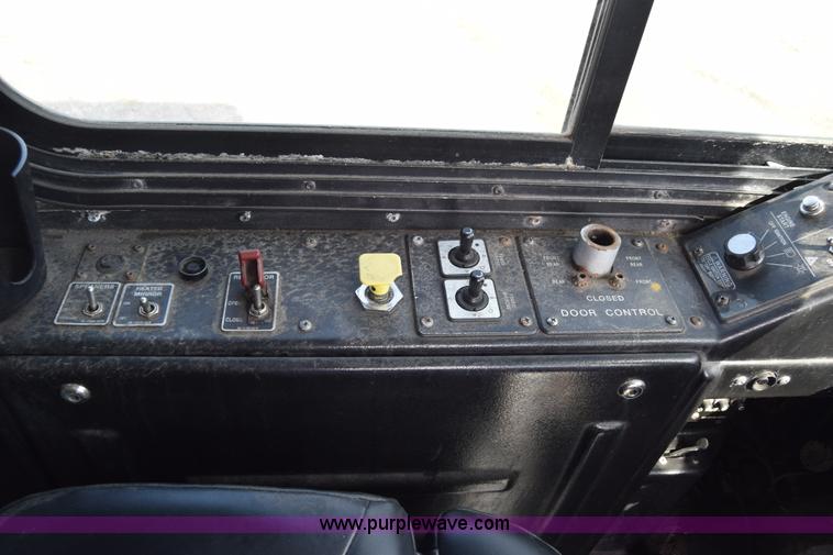 image for item K8605 2002 Gillig C20B096N4 city transit bus