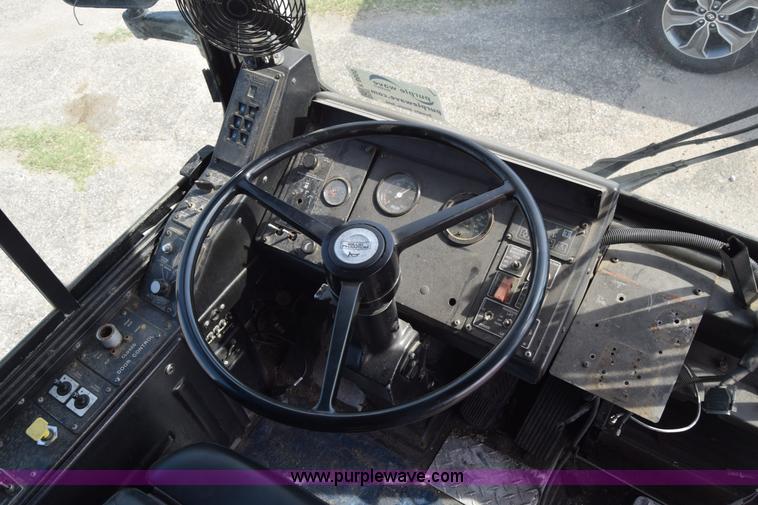 image for item K8605 2002 Gillig C20B096N4 city transit bus