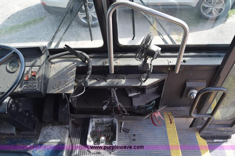 image for item K8605 2002 Gillig C20B096N4 city transit bus