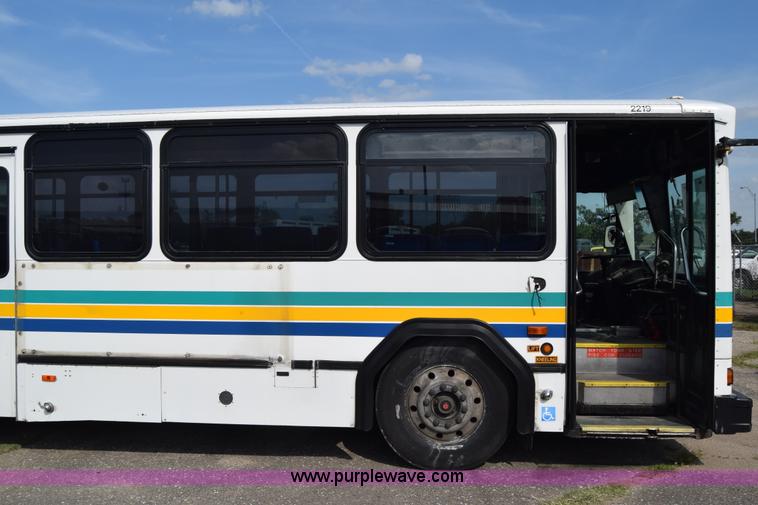 image for item K8605 2002 Gillig C20B096N4 city transit bus