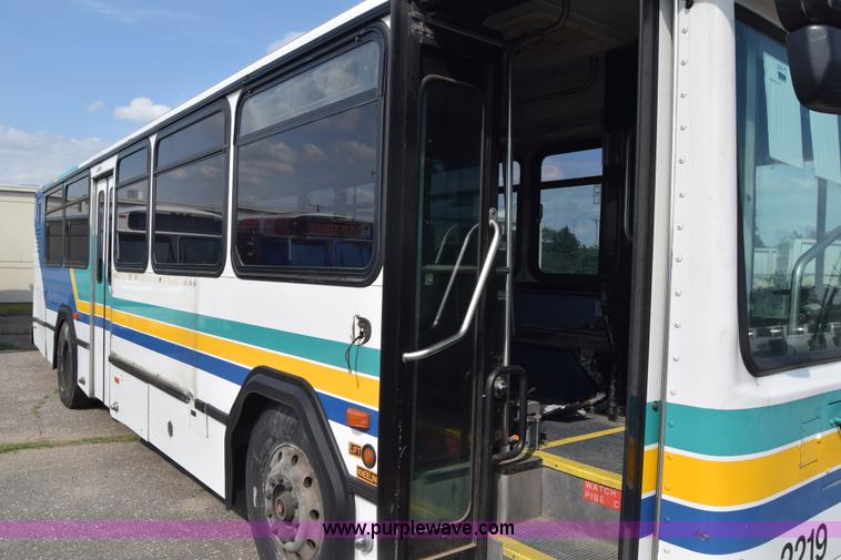 image for item K8605 2002 Gillig C20B096N4 city transit bus