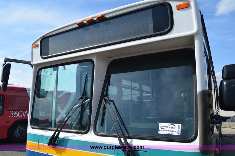 image for item K8605 2002 Gillig C20B096N4 city transit bus