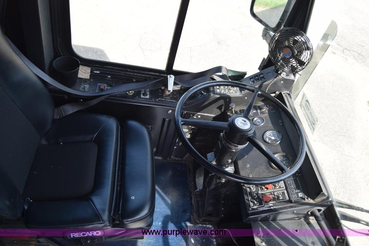 image for item K8606 2002 Gillig C20B096N4 city transit bus