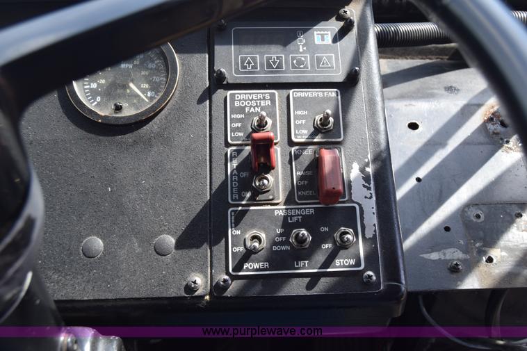 image for item K8606 2002 Gillig C20B096N4 city transit bus