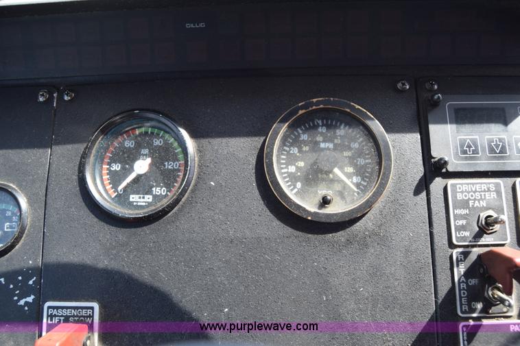 image for item K8606 2002 Gillig C20B096N4 city transit bus