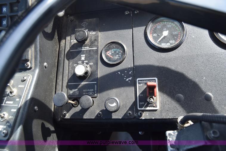 image for item K8606 2002 Gillig C20B096N4 city transit bus