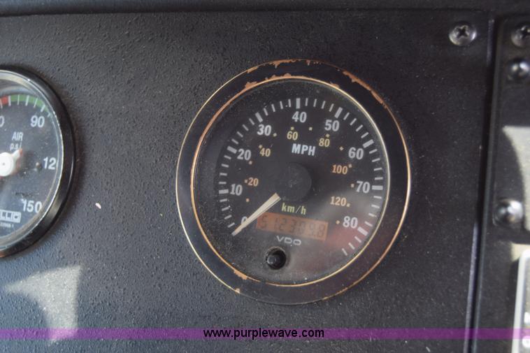 image for item K8606 2002 Gillig C20B096N4 city transit bus