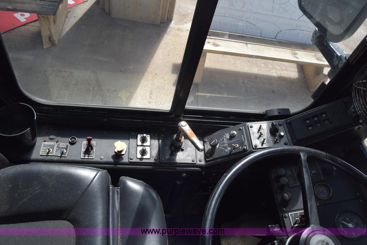 image for item K8607 2002 Gillig C20B096N4 transit bus