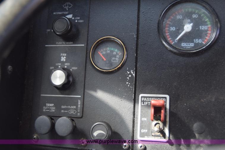 image for item K8607 2002 Gillig C20B096N4 transit bus