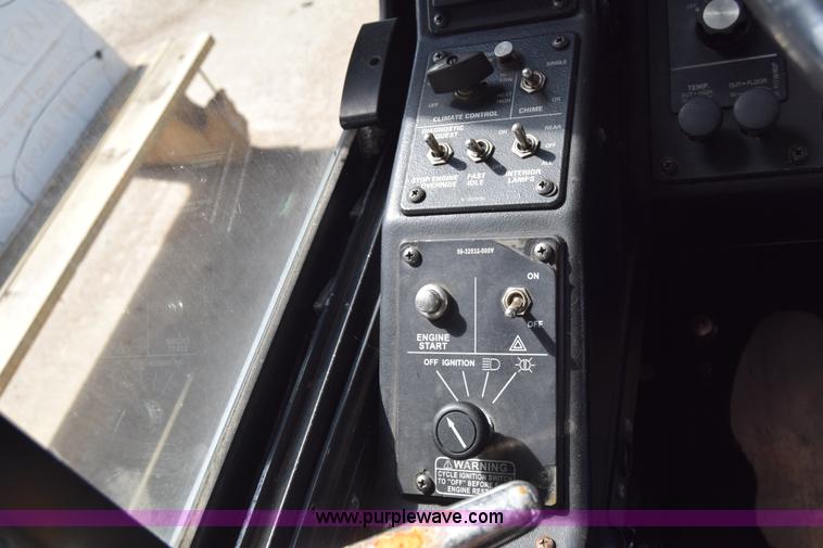 image for item K8607 2002 Gillig C20B096N4 transit bus