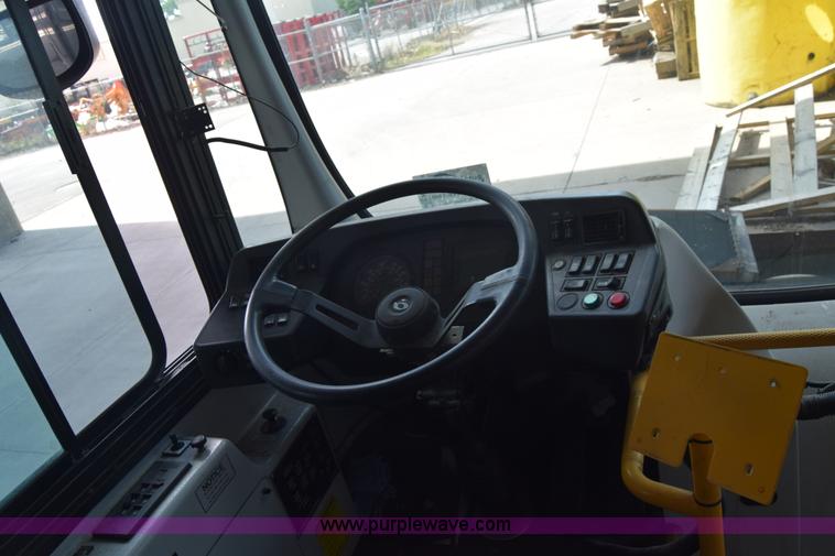 image for item K8608 2005 Optima LFB-29 transit bus