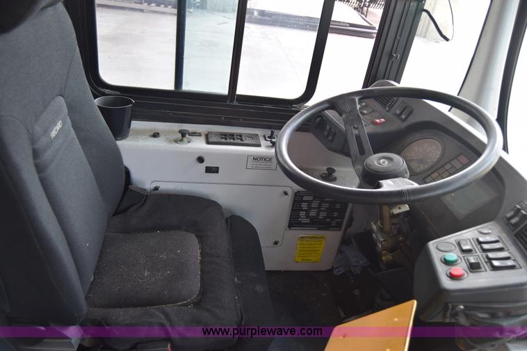 image for item K8608 2005 Optima LFB-29 transit bus