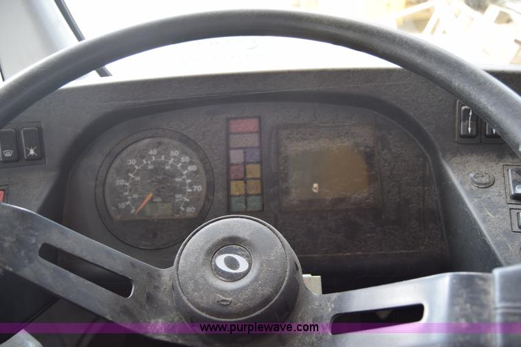 image for item K8608 2005 Optima LFB-29 transit bus