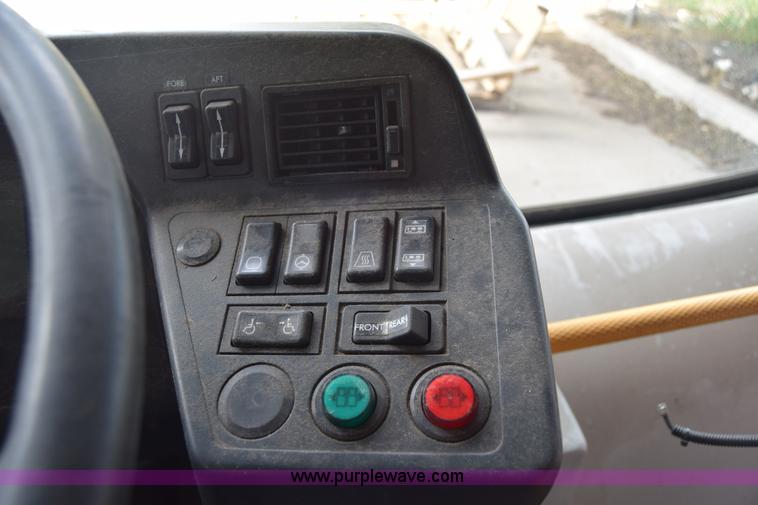 image for item K8608 2005 Optima LFB-29 transit bus