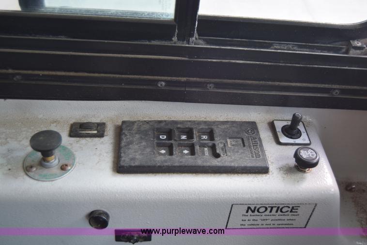 image for item K8608 2005 Optima LFB-29 transit bus