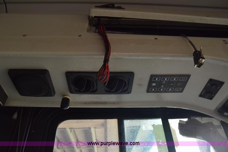 image for item K8608 2005 Optima LFB-29 transit bus