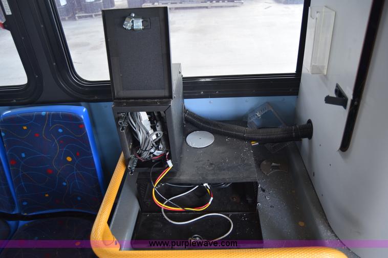 image for item K8608 2005 Optima LFB-29 transit bus