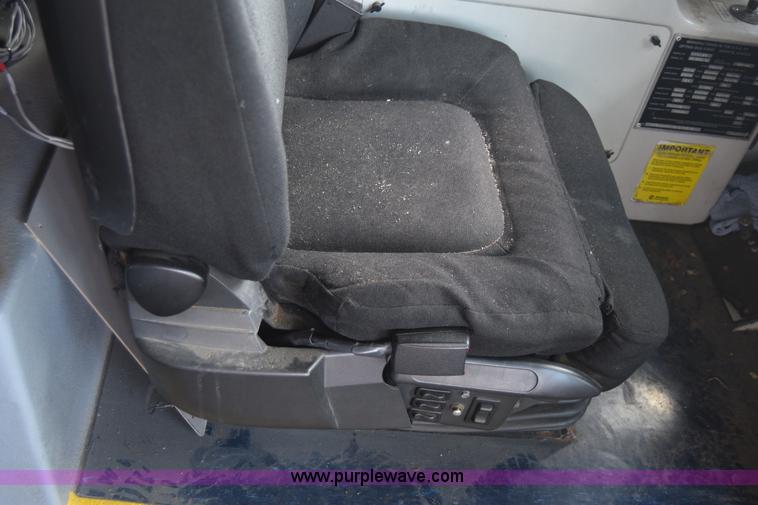 image for item K8608 2005 Optima LFB-29 transit bus