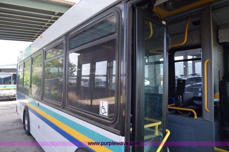 image for item K8608 2005 Optima LFB-29 transit bus