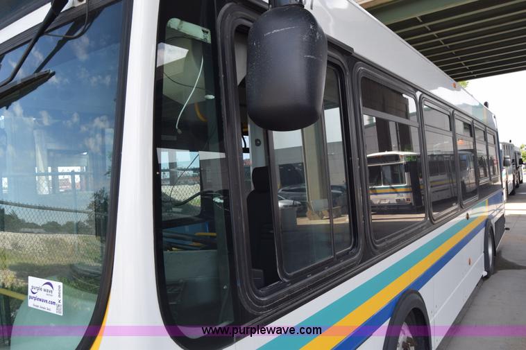 image for item K8608 2005 Optima LFB-29 transit bus