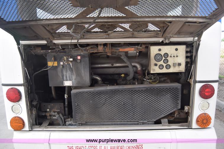 image for item K8608 2005 Optima LFB-29 transit bus