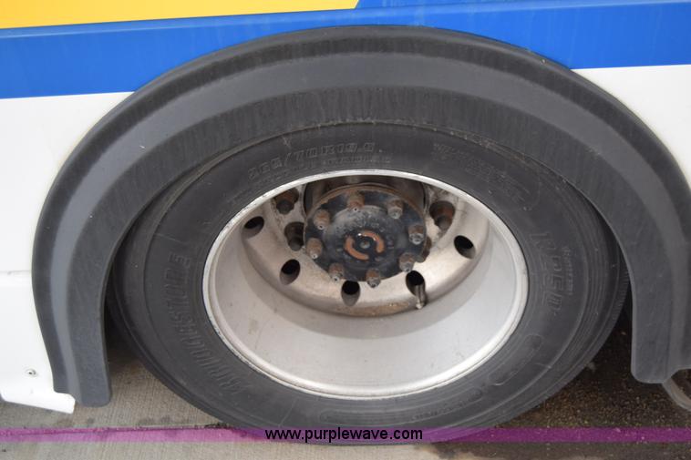 image for item K8608 2005 Optima LFB-29 transit bus