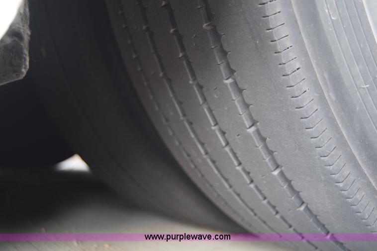 image for item K8608 2005 Optima LFB-29 transit bus