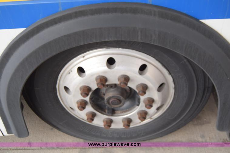 image for item K8608 2005 Optima LFB-29 transit bus