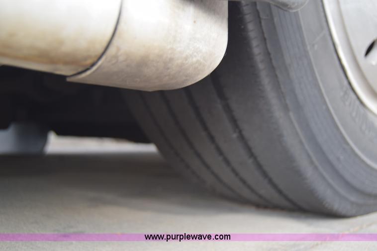 image for item K8608 2005 Optima LFB-29 transit bus