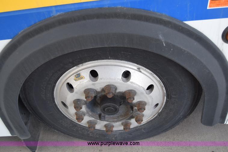 image for item K8608 2005 Optima LFB-29 transit bus