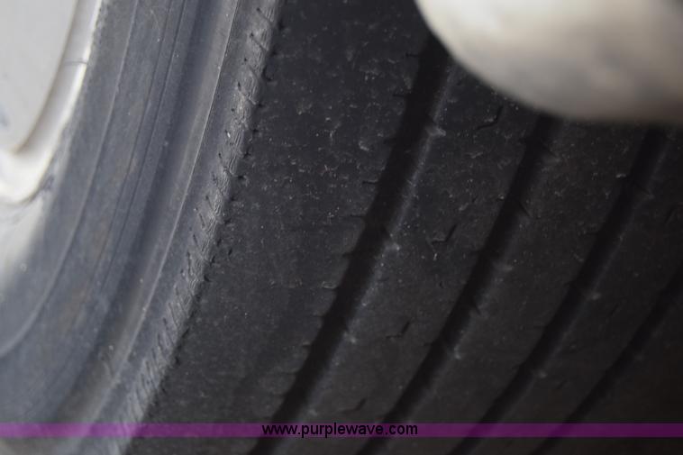 image for item K8608 2005 Optima LFB-29 transit bus