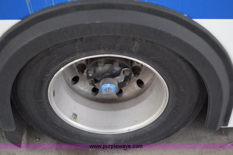 image for item K8608 2005 Optima LFB-29 transit bus