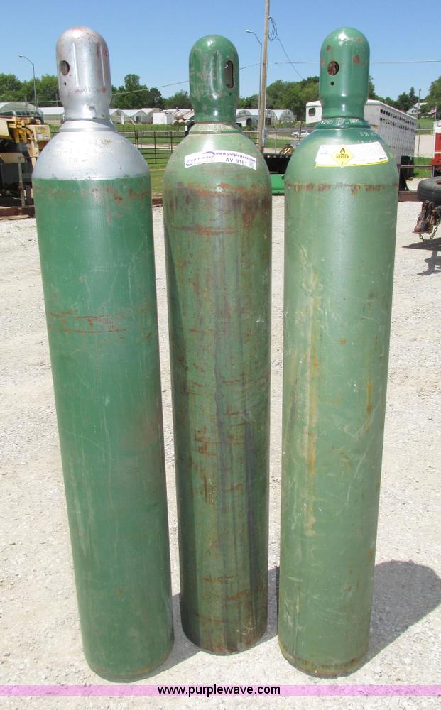 image for item AV9181 (3) oxygen bottles