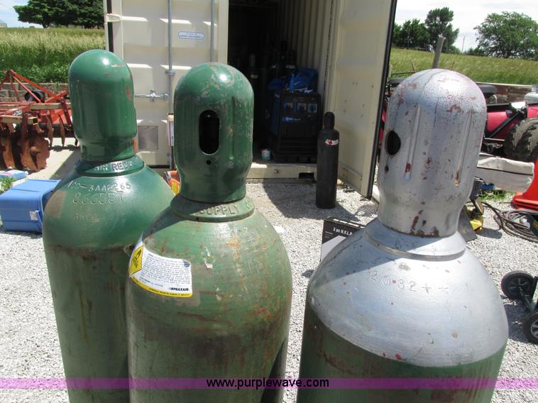image for item AV9181 (3) oxygen bottles