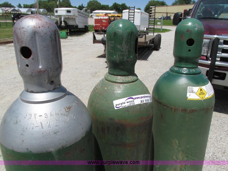 image for item AV9181 (3) oxygen bottles