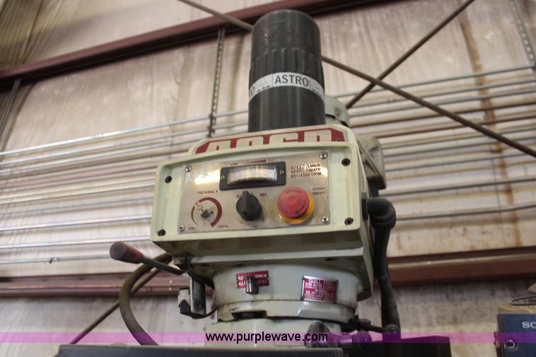 image for item BO9309 2000 Acer milling machine