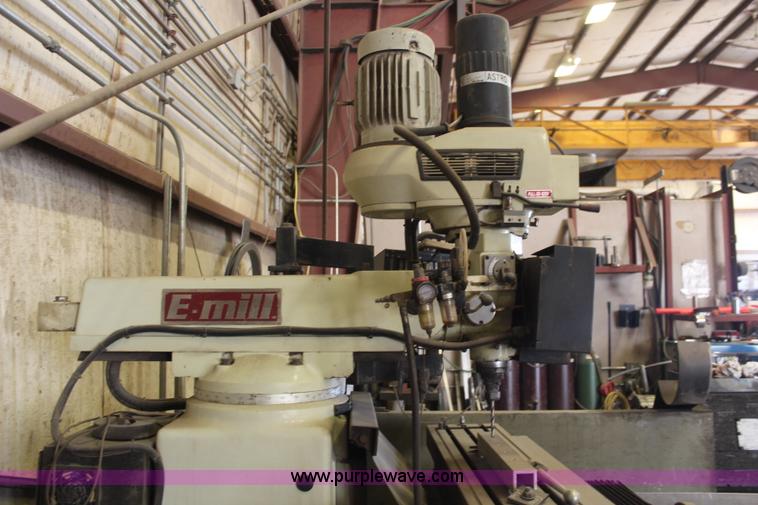 image for item BO9309 2000 Acer milling machine