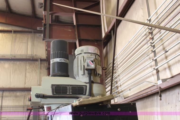 image for item BO9309 2000 Acer milling machine