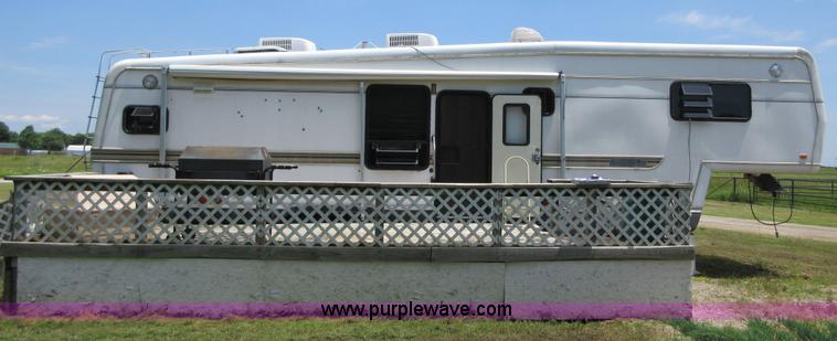 image for item D2471 1992 Kountryaire 35WRKD camper