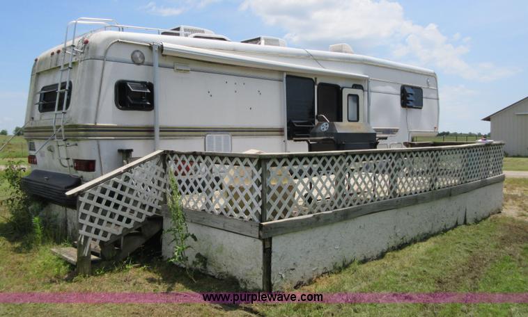 image for item D2471 1992 Kountryaire 35WRKD camper