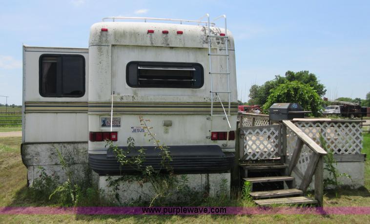 image for item D2471 1992 Kountryaire 35WRKD camper