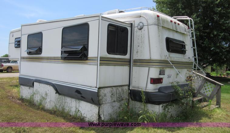 image for item D2471 1992 Kountryaire 35WRKD camper