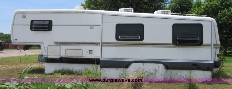 image for item D2471 1992 Kountryaire 35WRKD camper