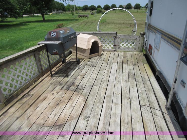 image for item D2471 1992 Kountryaire 35WRKD camper