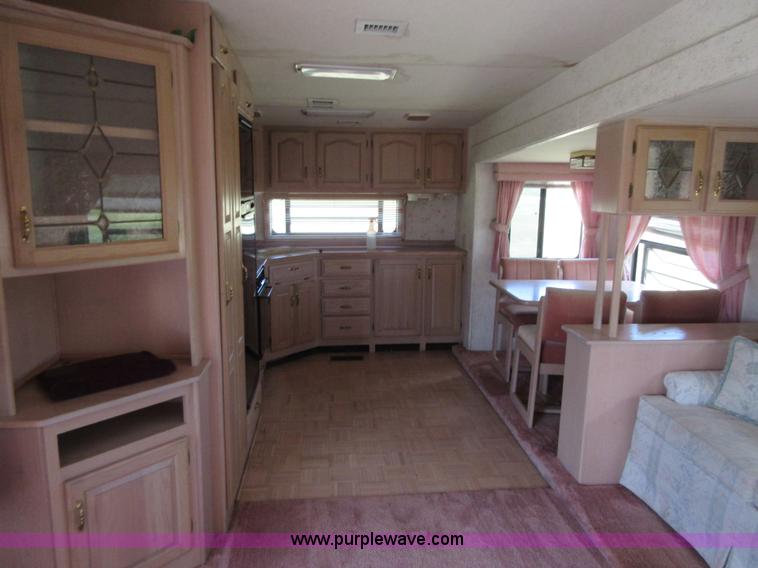 image for item D2471 1992 Kountryaire 35WRKD camper